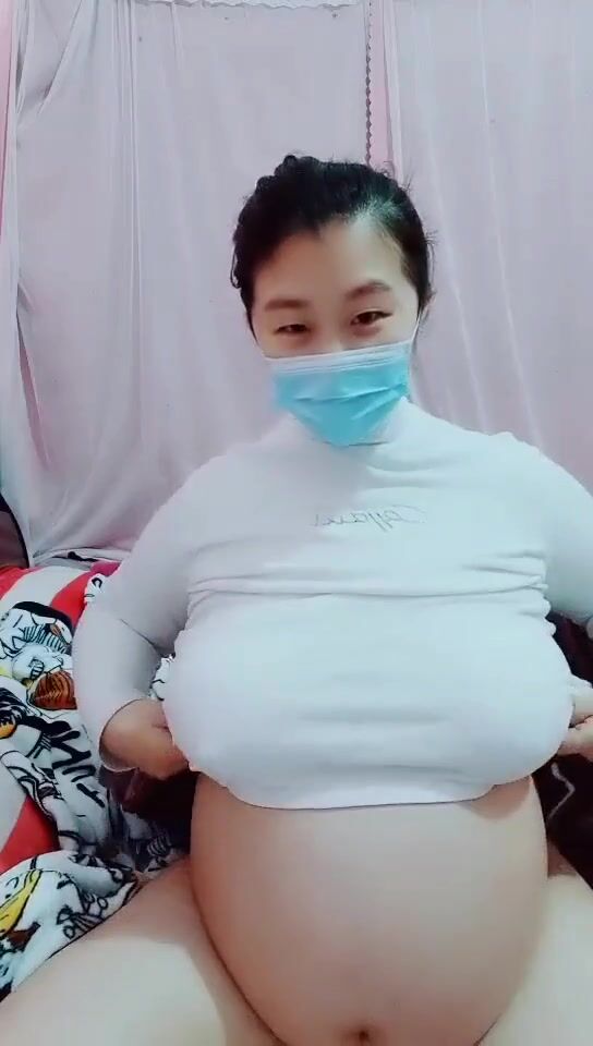 Gái bầu vú không tím bố cho con trên live